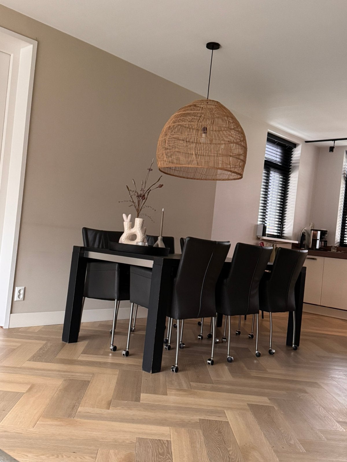 Eethoek tafel  zwart hout, Ophalen, Zo goed als nieuw, 4 tot 6 stoelen