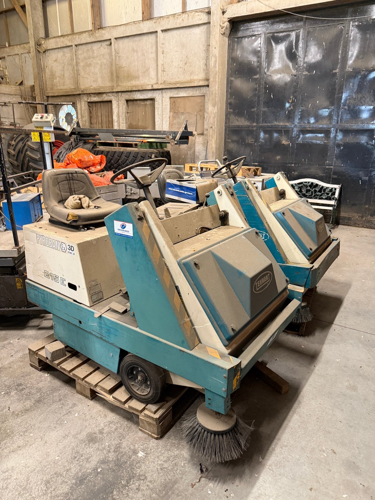 2x tennant veegmachine, Ophalen, Zo goed als nieuw