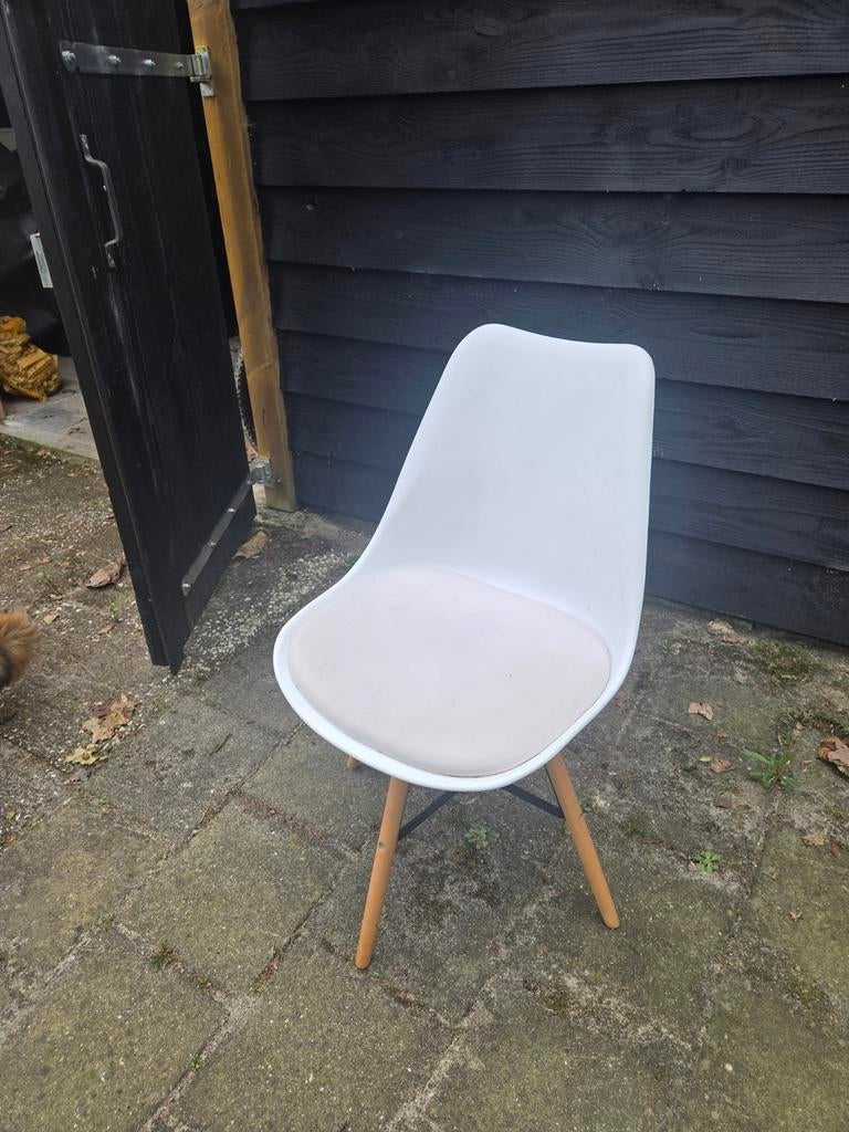 Witte stoel met houten poten, Huis en Inrichting, Ophalen