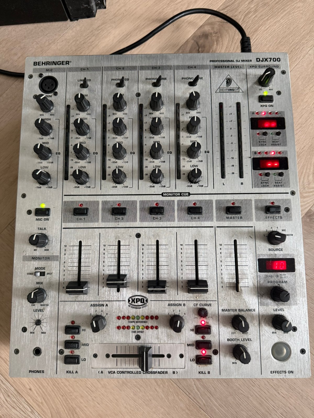 Behringer DJX700 DJ Mixer, Ophalen of Verzenden, Zo goed als nieuw, Minder dan 5 kanalen