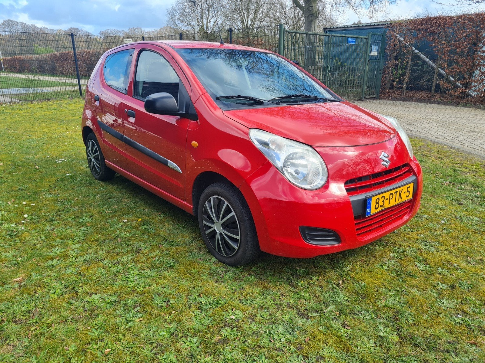 Suzuki Alto 1.0 2011 Rood, Voorwielaandrijving, Stof, 4 stoelen, Origineel Nederlands