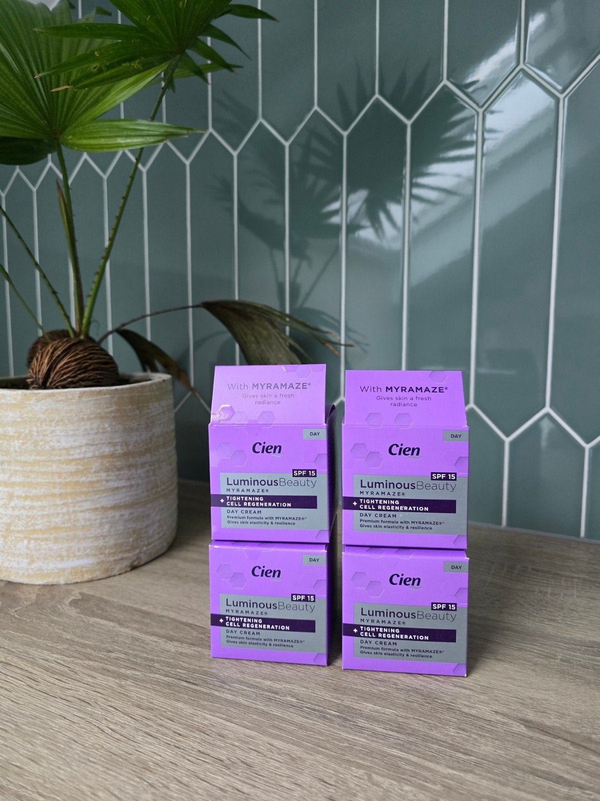 Cien Luminous Beauty dagcrème 4 stuks NIEUW, Ophalen of Verzenden, Nieuw, Gehele gezicht, Verzorging