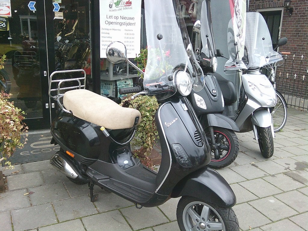 Vespa LX50 4takt 50km brom, kleur Zwart