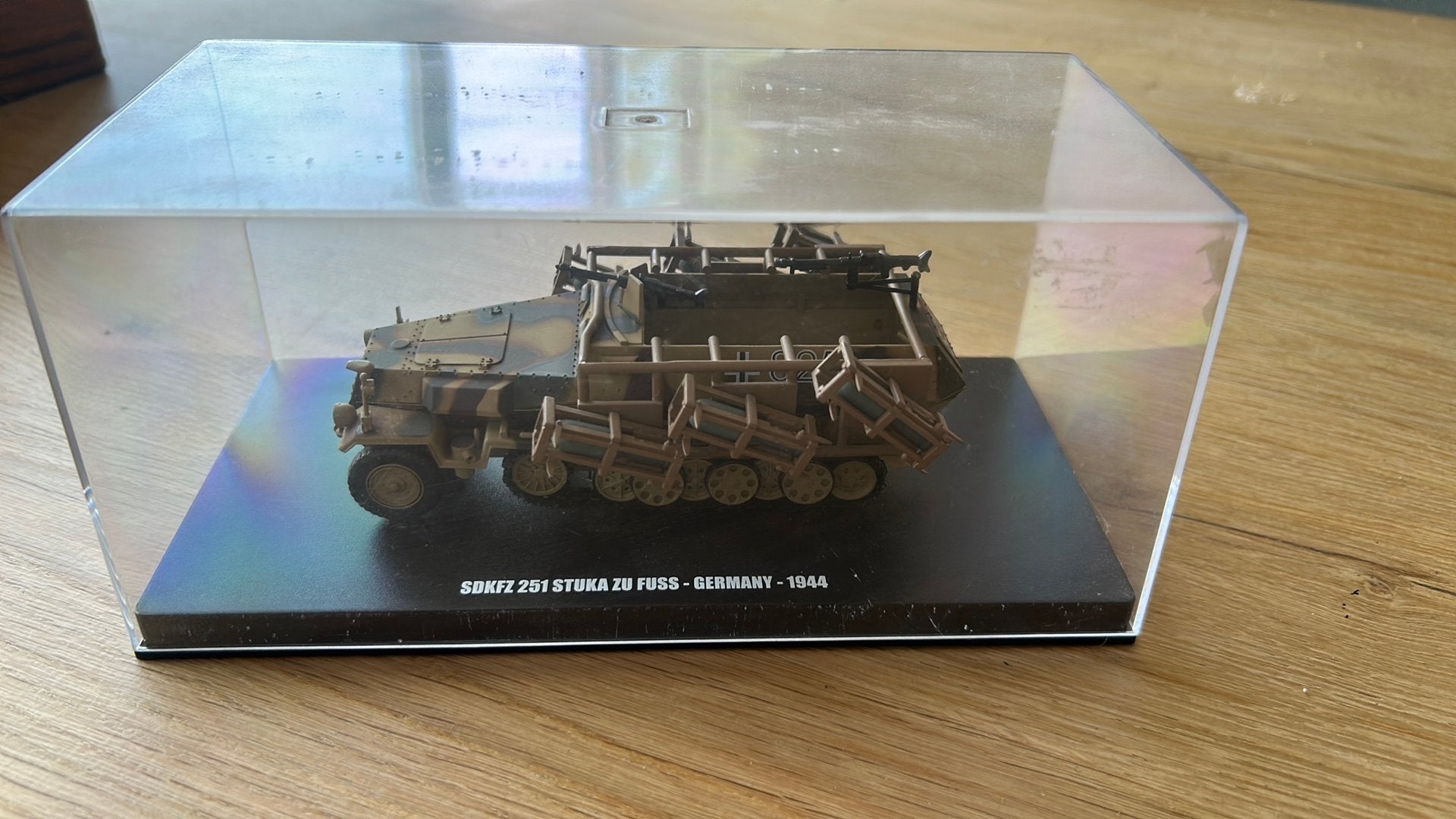 Sd.Kfz. 251 Stuka zu Fuss halftrack – 1:43 diecast vitrine, Ophalen of Verzenden, Zo goed als nieuw, Groter dan 1:32, Overige merken