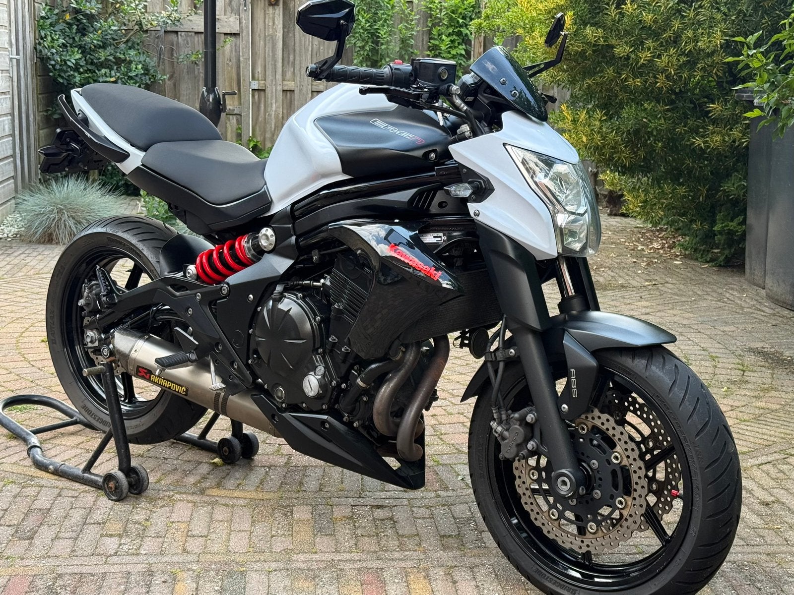Kawasaki ER6N 2014 // AKRAPOVIC uitlaat dik geluid!, 2 cilinders, Gebruikt, Particulier, Meer dan 35 kW