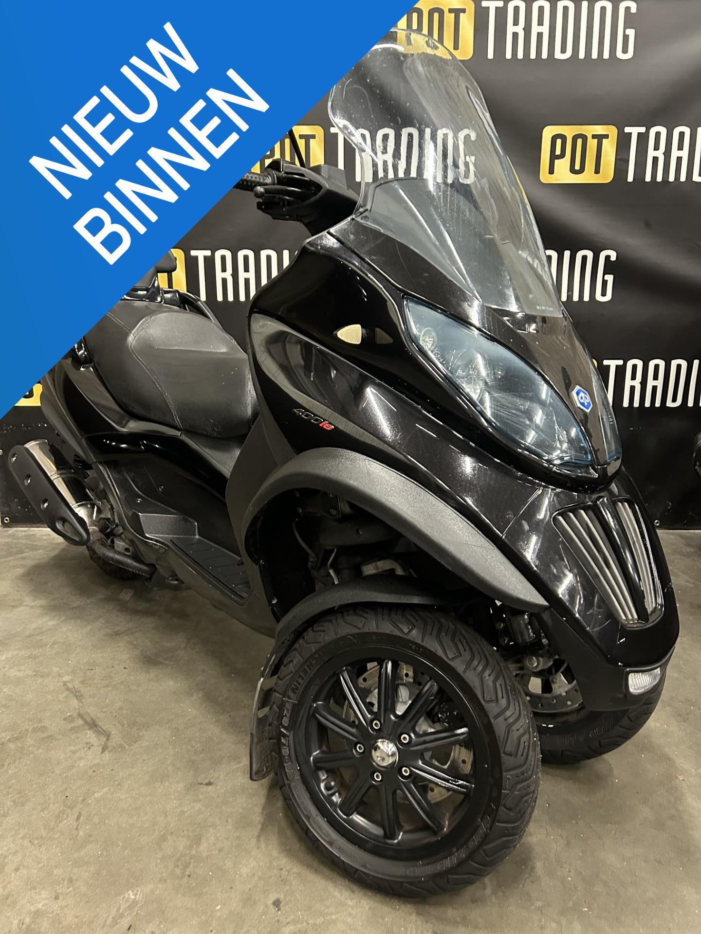 Piaggio MP3 400 LT 2011 Autorijbewijs SPORT Black on Black, Scooter, 399 cc, Piaggio Vespa B.V., Minervum 7272
4817 ZM  Breda, NL