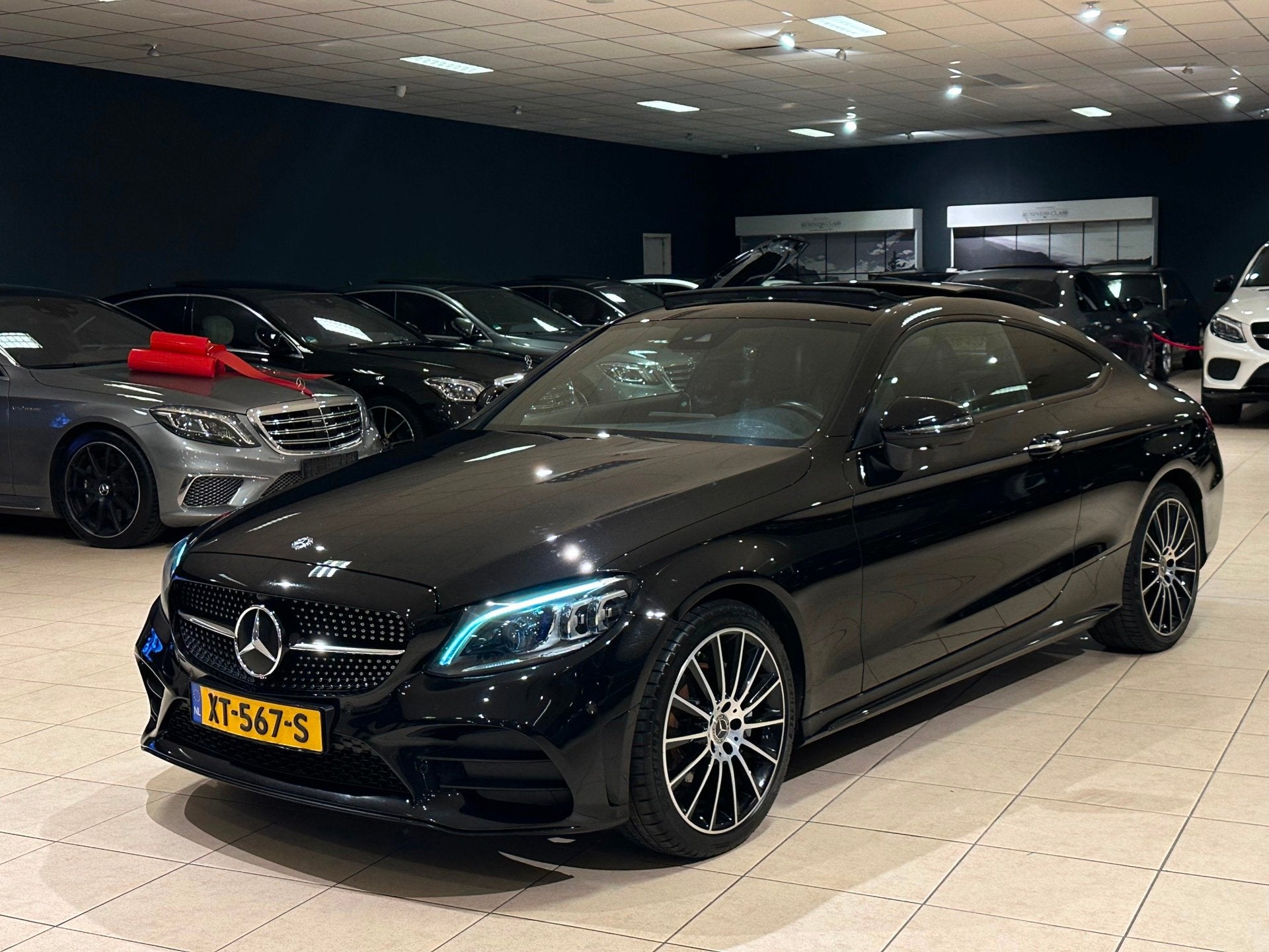 Mercedes-Benz C-klasse Coupé C180 AMG/PANO/BURMESTER/NAP/MU, Auto's, Mercedes-Benz, 4 stoelen, Alcantara, Zwart, Bedrijf