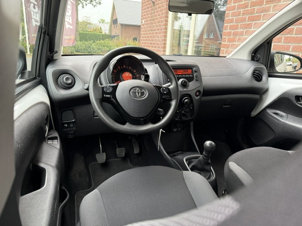 Toyota Aygo 1.0 VVT-i x-fun RIJKLAAR / AIRCO / BLUETOOTH / E, Voorwielaandrijving, Stof, Gebruikt, 4 stoelen