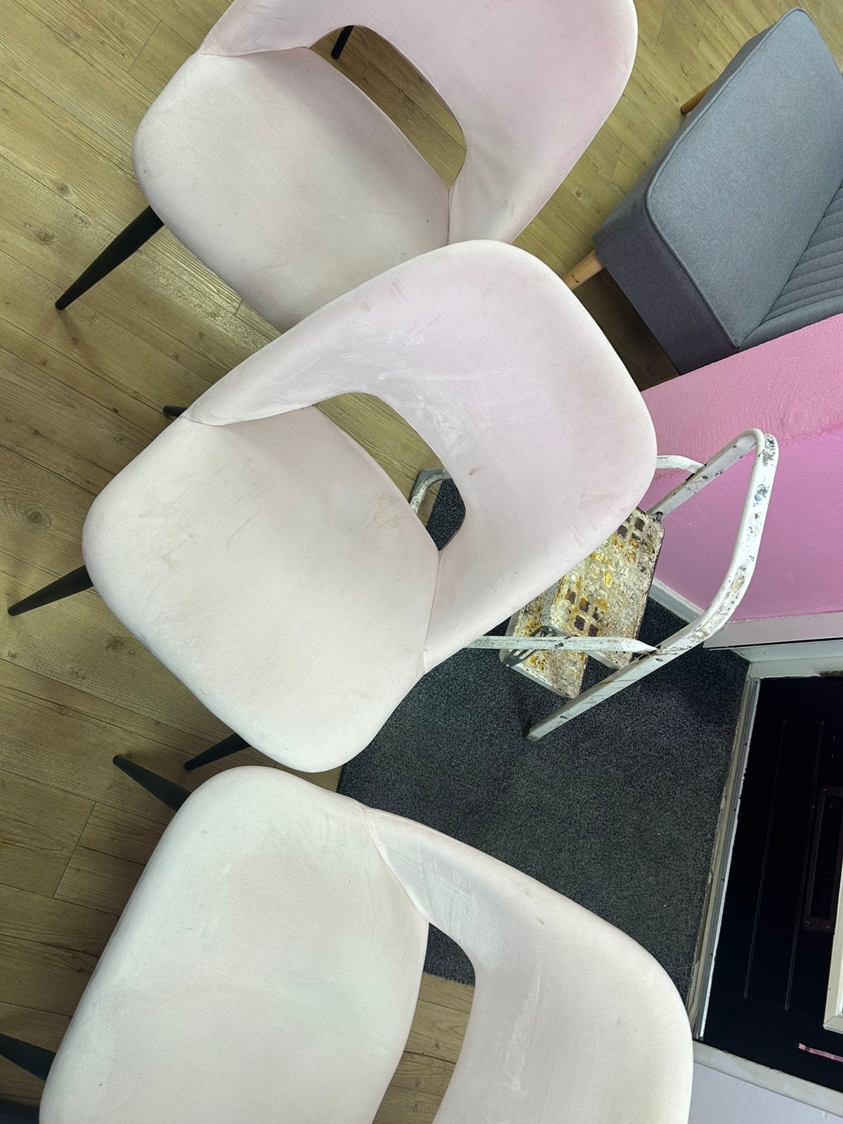 3 licht roze stoelen | kwantum, Huis en Inrichting, Ophalen of Verzenden, Zo goed als nieuw, Overige kleuren, Twee