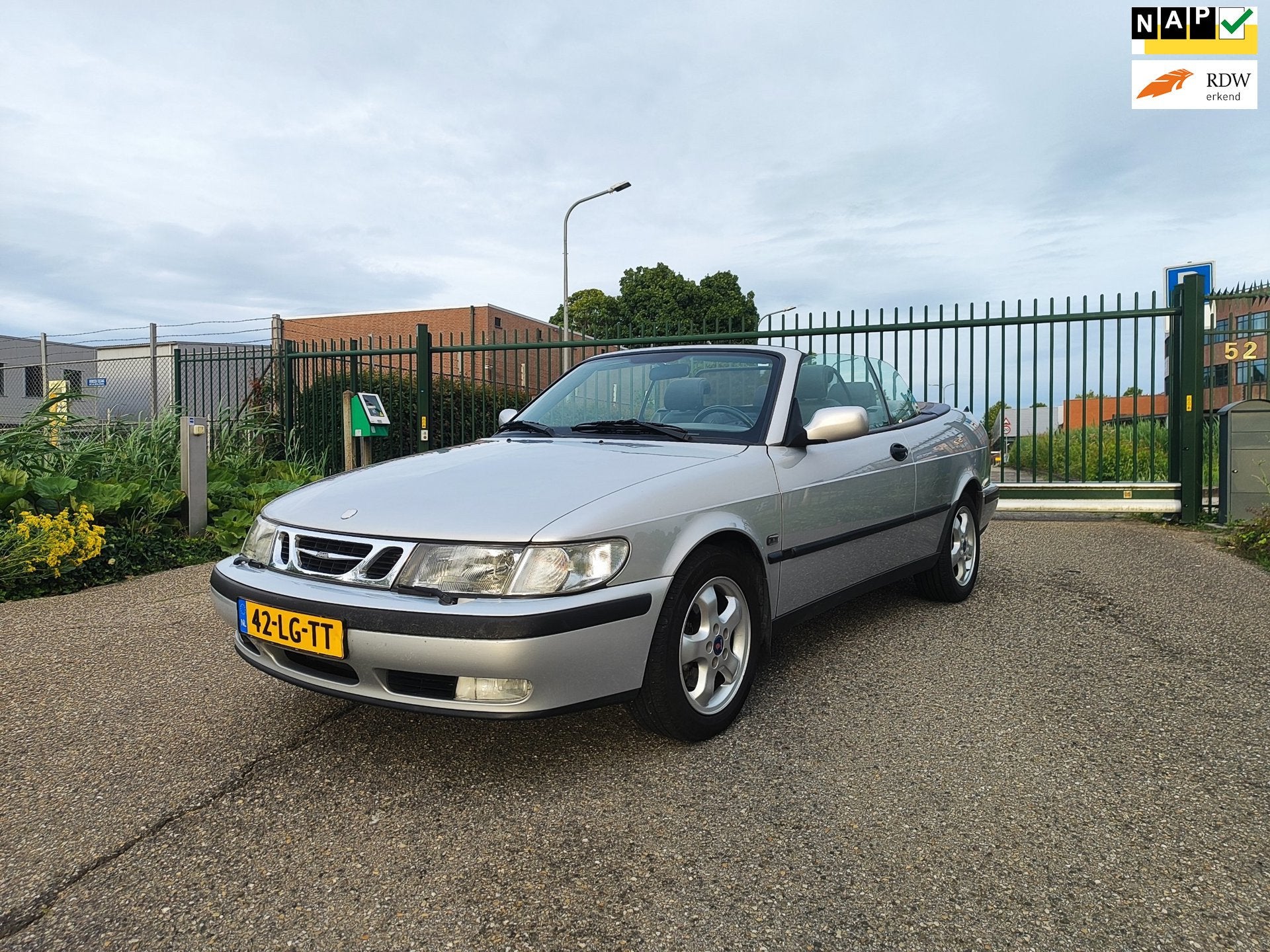 Saab 9-3 Cabrio 2.0t S Automaat! Airco! Apk! Nap!, Auto's, Zwart, 4 cilinders, 4 stoelen, 1600 kg