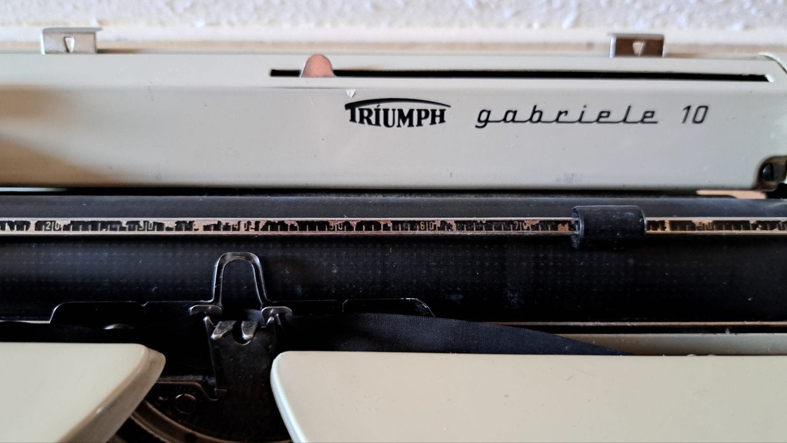 vintage typmachine Triumph Gabriele 10 mt koffer, Diversen, Typemachines, Ophalen, Gebruikt