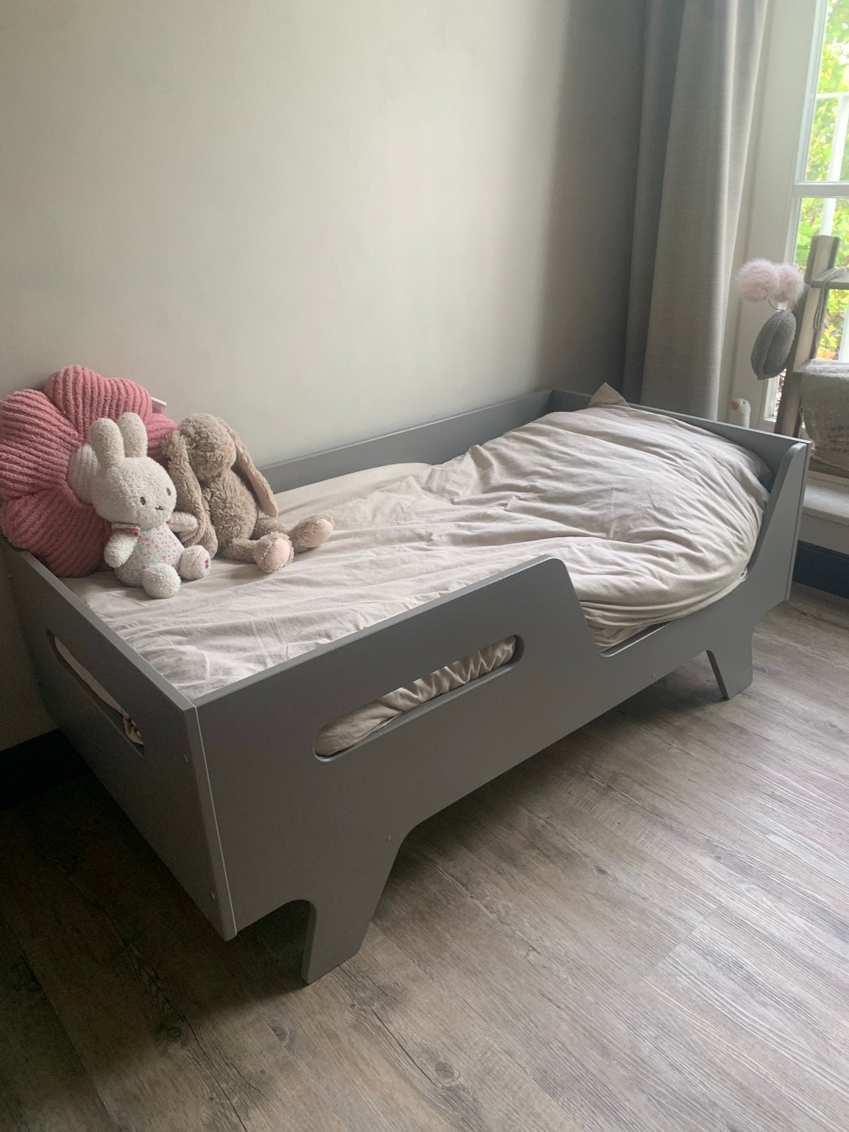Landelijk grijs kinderbedje peuterbed petite amelie bed, Kinderen en Baby's, 85 tot 100 cm, 140 tot 160 cm, Zo goed als nieuw