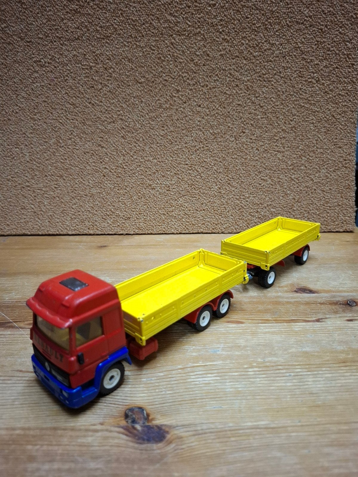 Siku Renault bakwagen met aanhanger, Hobby en Vrije tijd, Modelauto's | 1:50, Ophalen of Verzenden, Gebruikt, Bus of Vrachtwagen