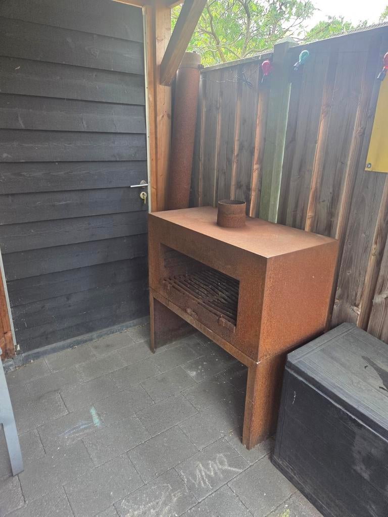Robuuste Cortenstaal BBQ / Buitenhaard, Tuin en Terras, Houtskoolbarbecues, Ophalen of Verzenden, Gebruikt, Forno burni enok