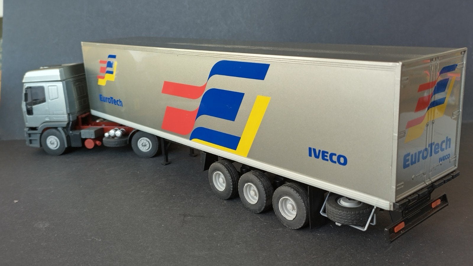 Iveco Eurotech 1:43 Old Cars  Pol, Overige merken, Verzenden, ., Zo goed als nieuw