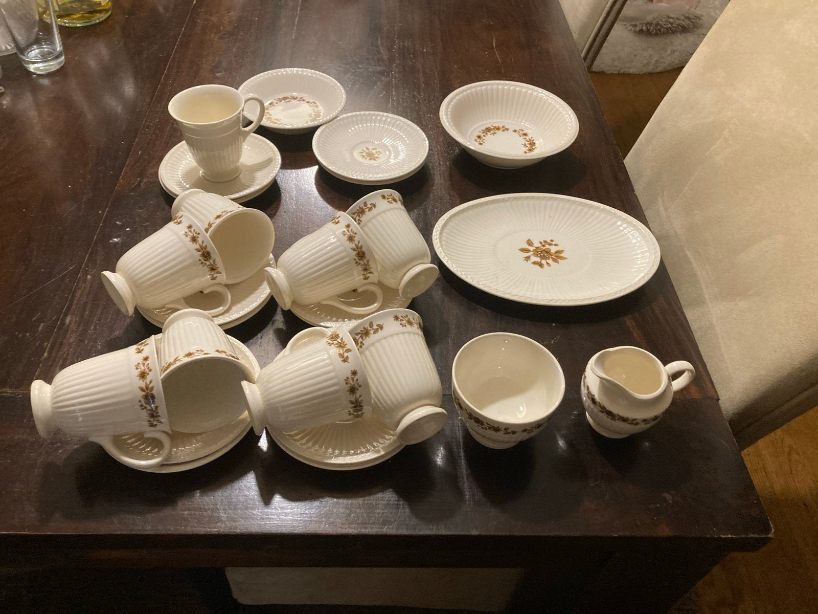 Wedgwood servies: kop en schotels, schalen, melk en suiker, Ophalen, Gebruikt, Vintage, Kop(pen) en/of Schotel(s)