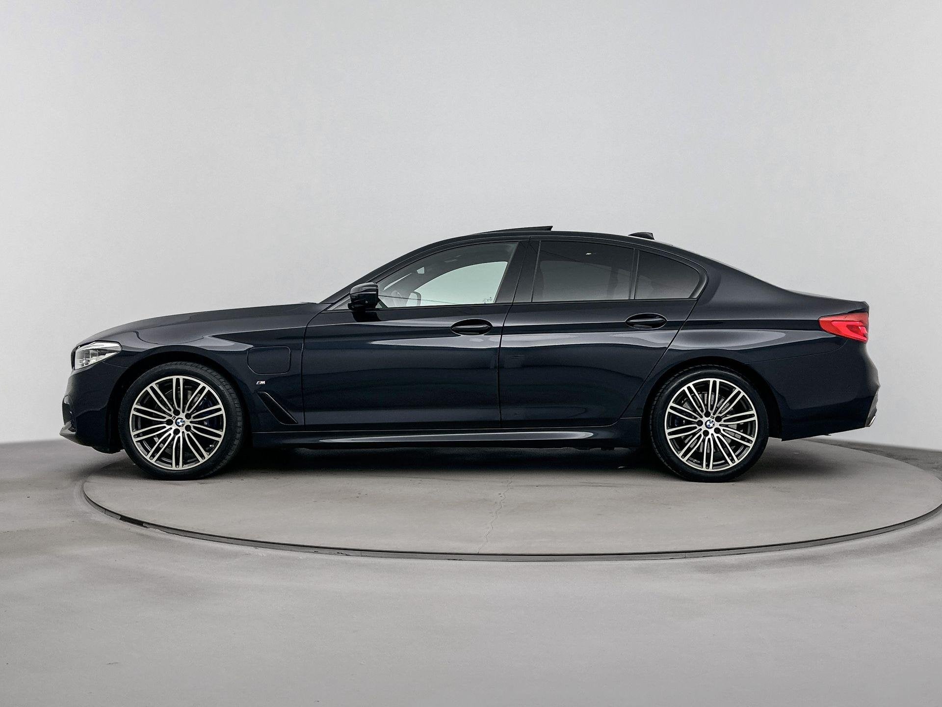 BMW 5-serie 530e iPerformance High Executive | Panoramadak |, Automaat, Gebruikt, 4 cilinders, Zwart