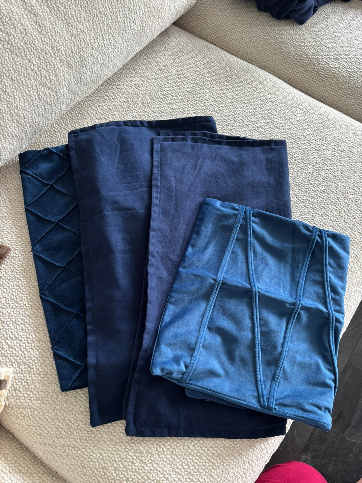 Gratis blauwe kussenslopen en bont kleed, Ophalen, Gebruikt, Blauw