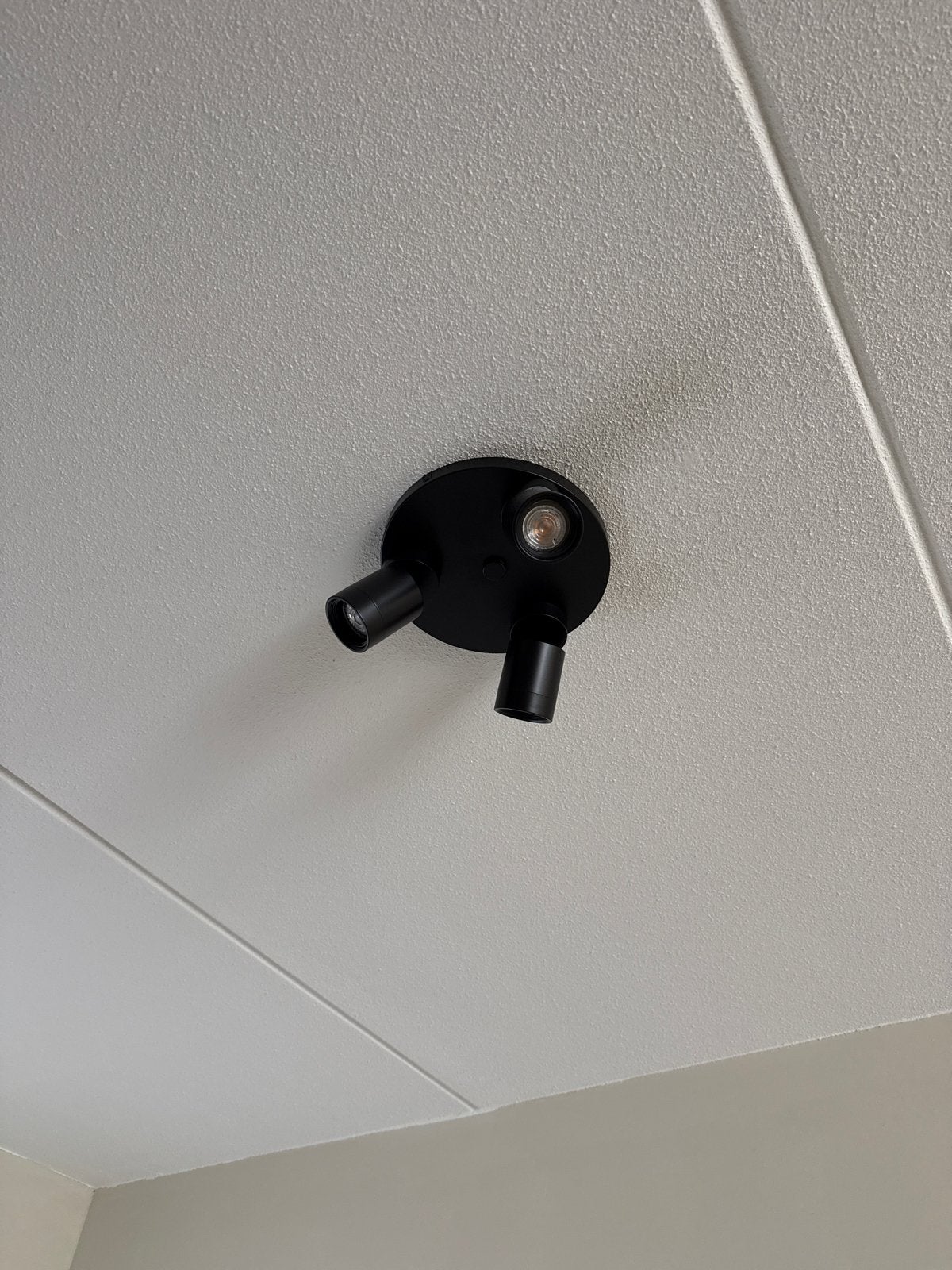 IKEA Plafondlamp met 2 Spots - Zwart, Ophalen of Verzenden, Gebruikt, Metaal