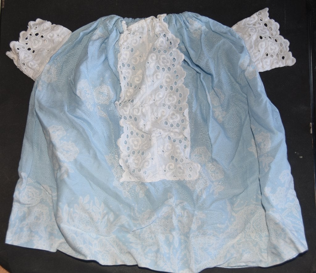 Lief vintage blauw wit baby jurkje broderie kant 0 tot 4 mnd, Kinderen en Baby's, Babykleding | Maat 62, Verzenden, Gebruikt, Jongetje of Meisje