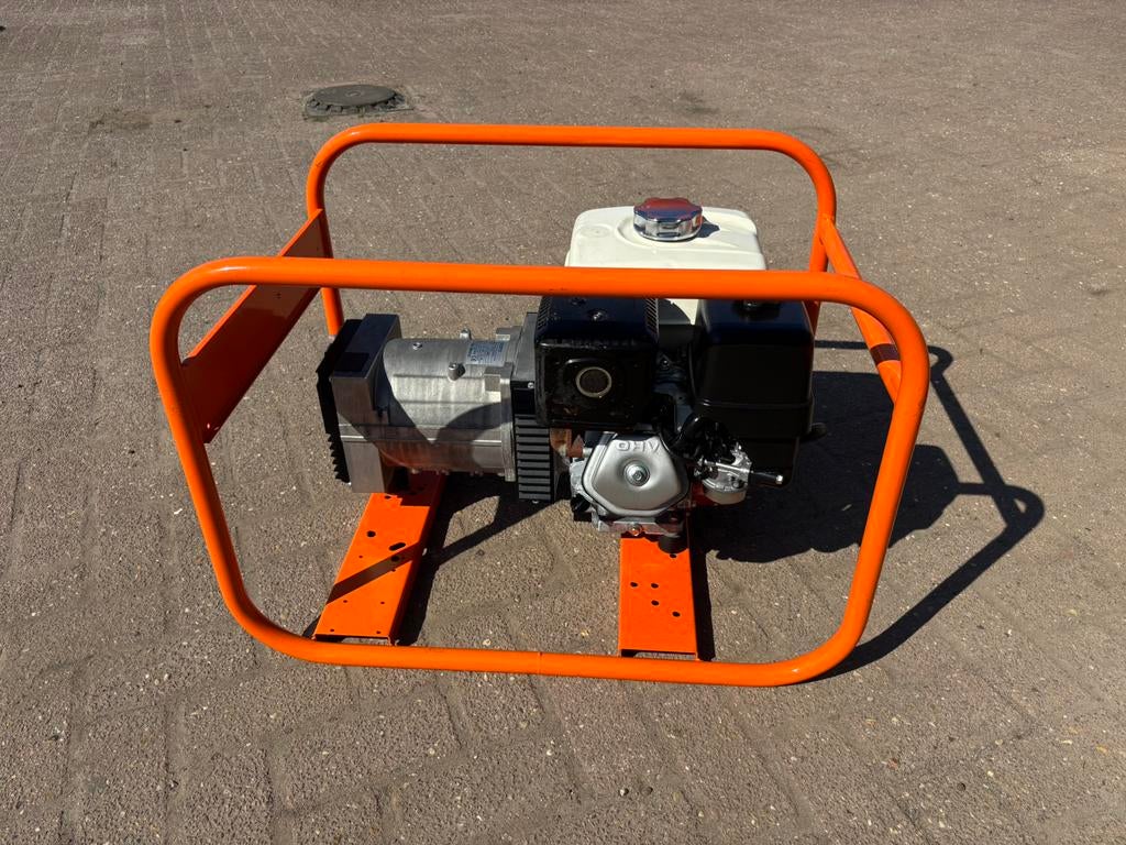 Foto 2 van 4.2 KVA aggregaat 230Volt Honda GX270 benzine generator