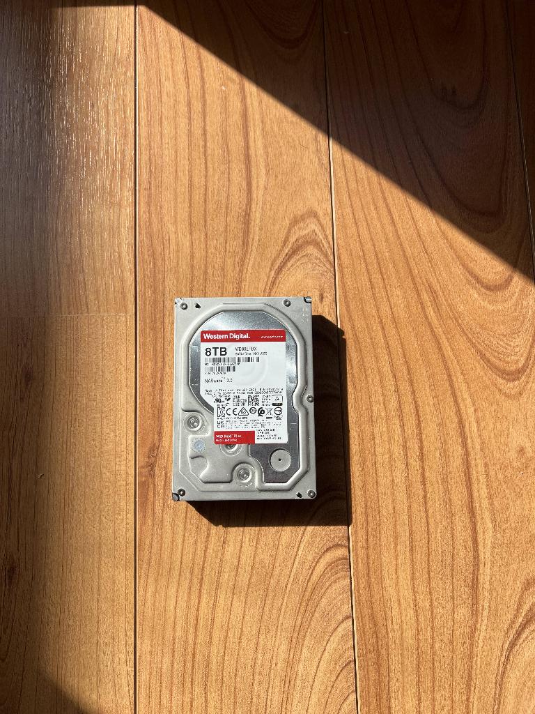 Western Digital Red Plus 8TB NAS HDD Harde Schijf (WD80EFBX), Computers en Software, Harde schijven, Intern, Server, Zo goed als nieuw