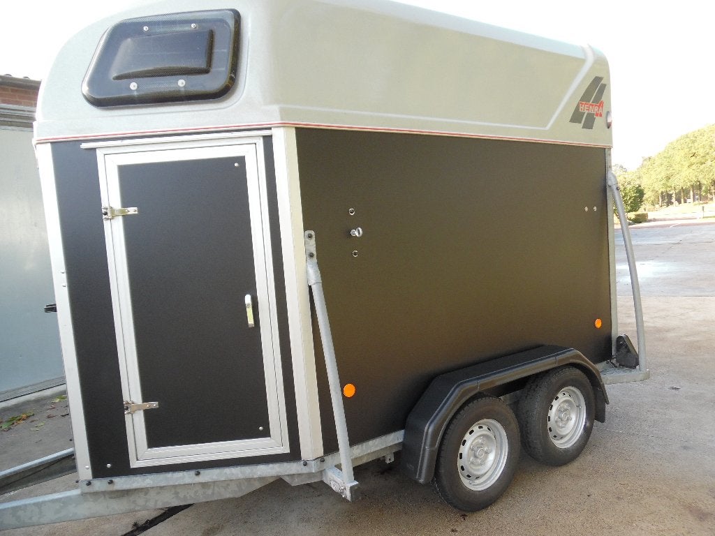 Nieuw opgebouwde henra 2 paards trailer met kunststof bodem, Ophalen, Zo goed als nieuw, Hout, 2-paards trailer