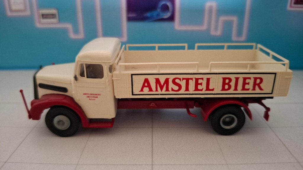Brekina 1:87 MAN F8 750 L drankenopbouw Amstel Bier, Ophalen of Verzenden, Gebruikt, Bus of Vrachtwagen, Brekina