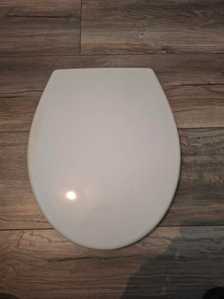 Witte wc bril, Ophalen