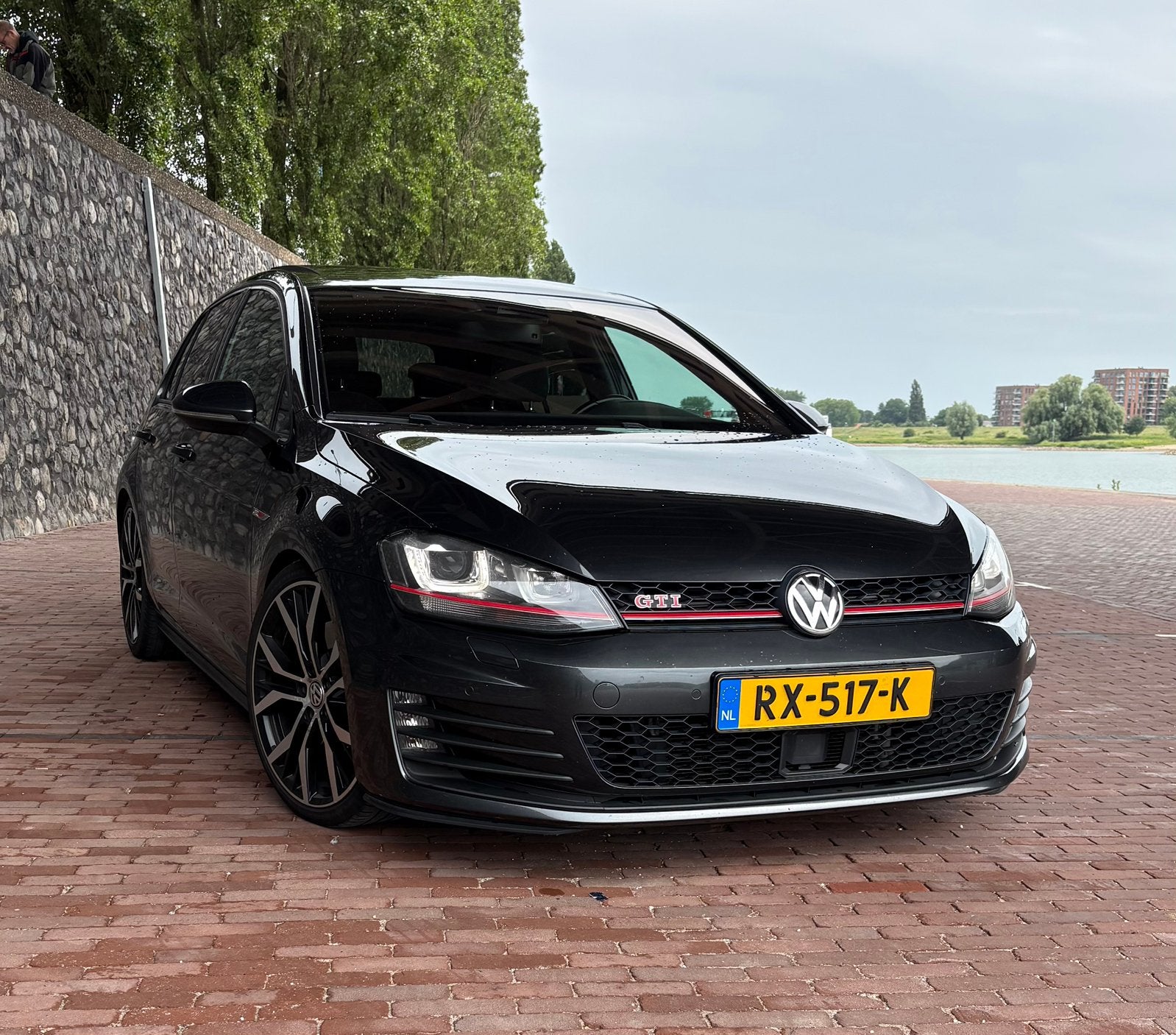 Volkswagen Golf GTI 2.0 TSI DSG 230 PK PANO/DYNAUDIO/KEYLESS, 4 cilinders, Zwart, Golf, 1600 kg