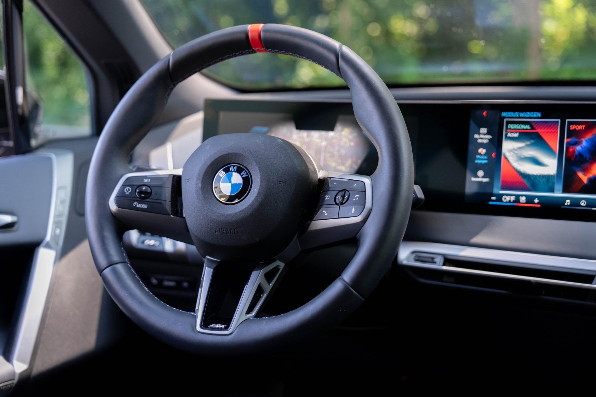 Foto 15 van BMW iX xDrive M70 112 kWh | Suite Amido | Snelwegassistent*