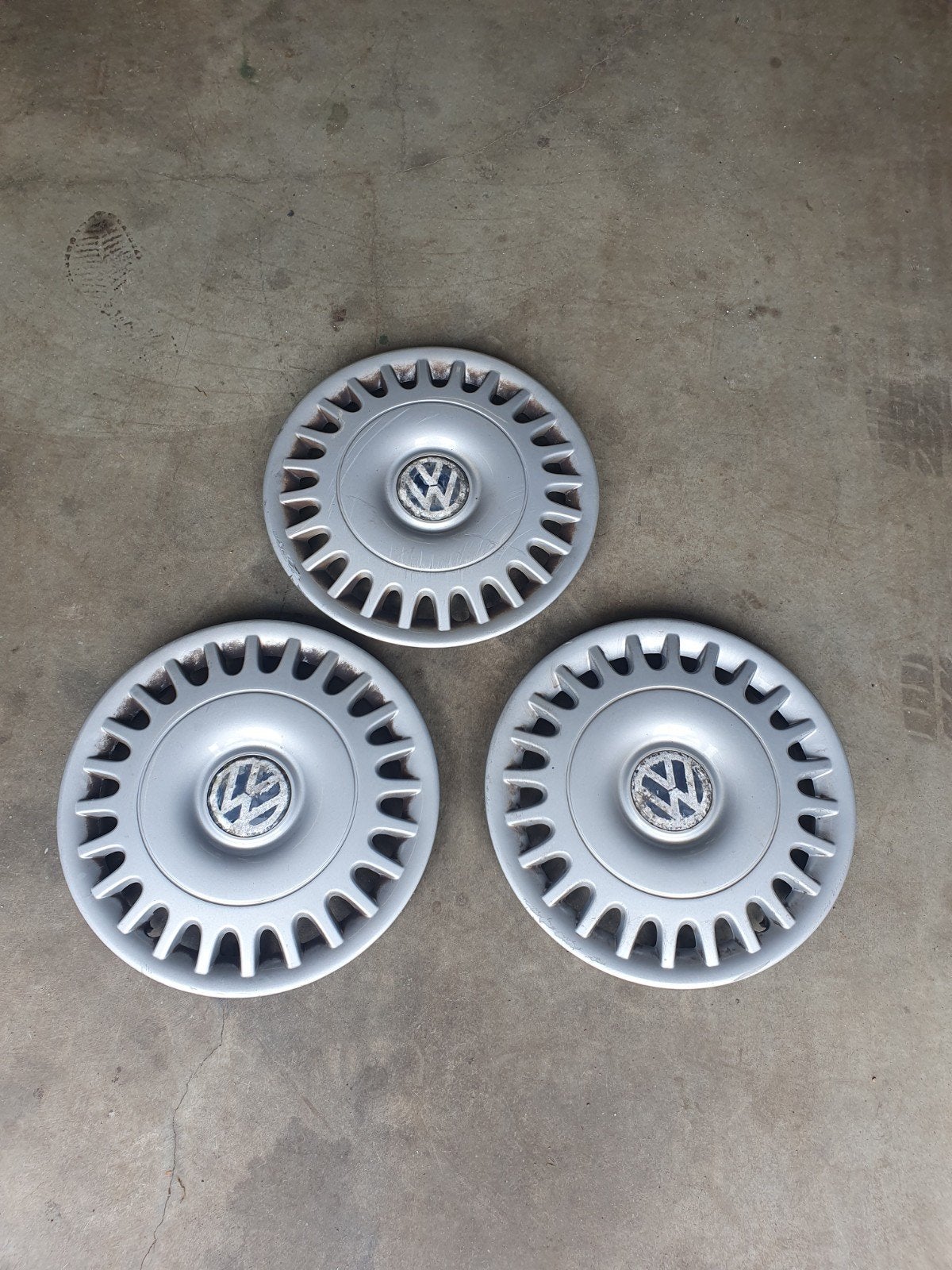 3 Volkswagen wieldoppen 15 inch met gebruikssporen, Ophalen, Gebruikt
