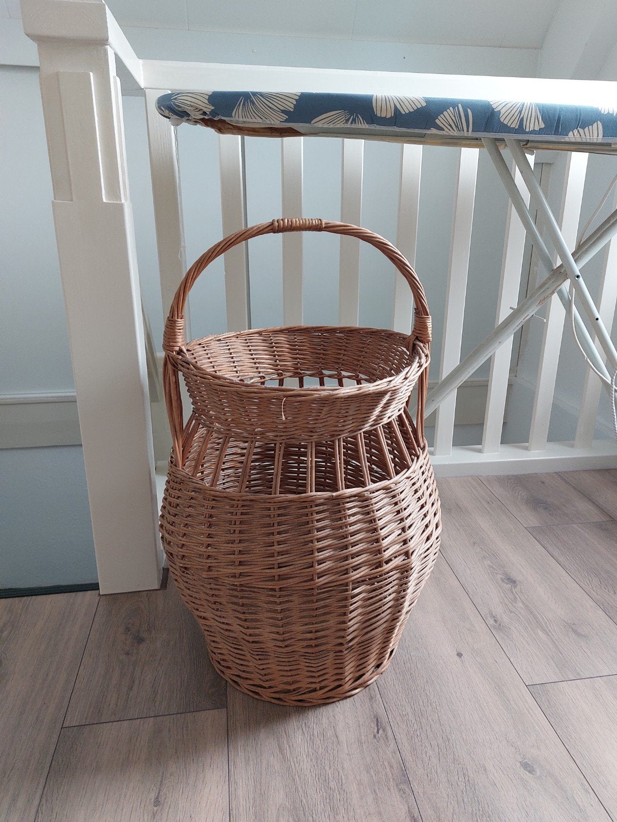 Te koop. Mooie grote mand voor kussens /speelgoed enz, Ophalen of Verzenden, Zo goed als nieuw, Rechthoekig, Riet