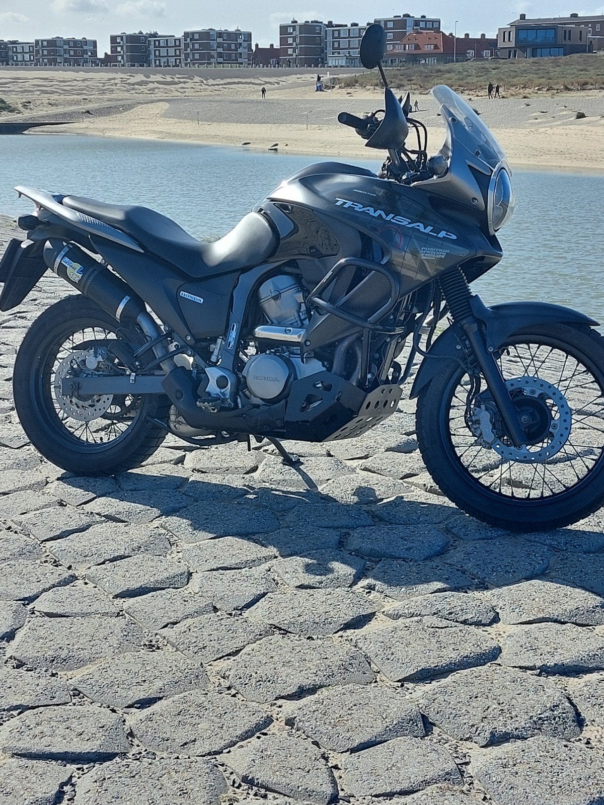 Honda transalp 700, Particulier, 2 cilinders