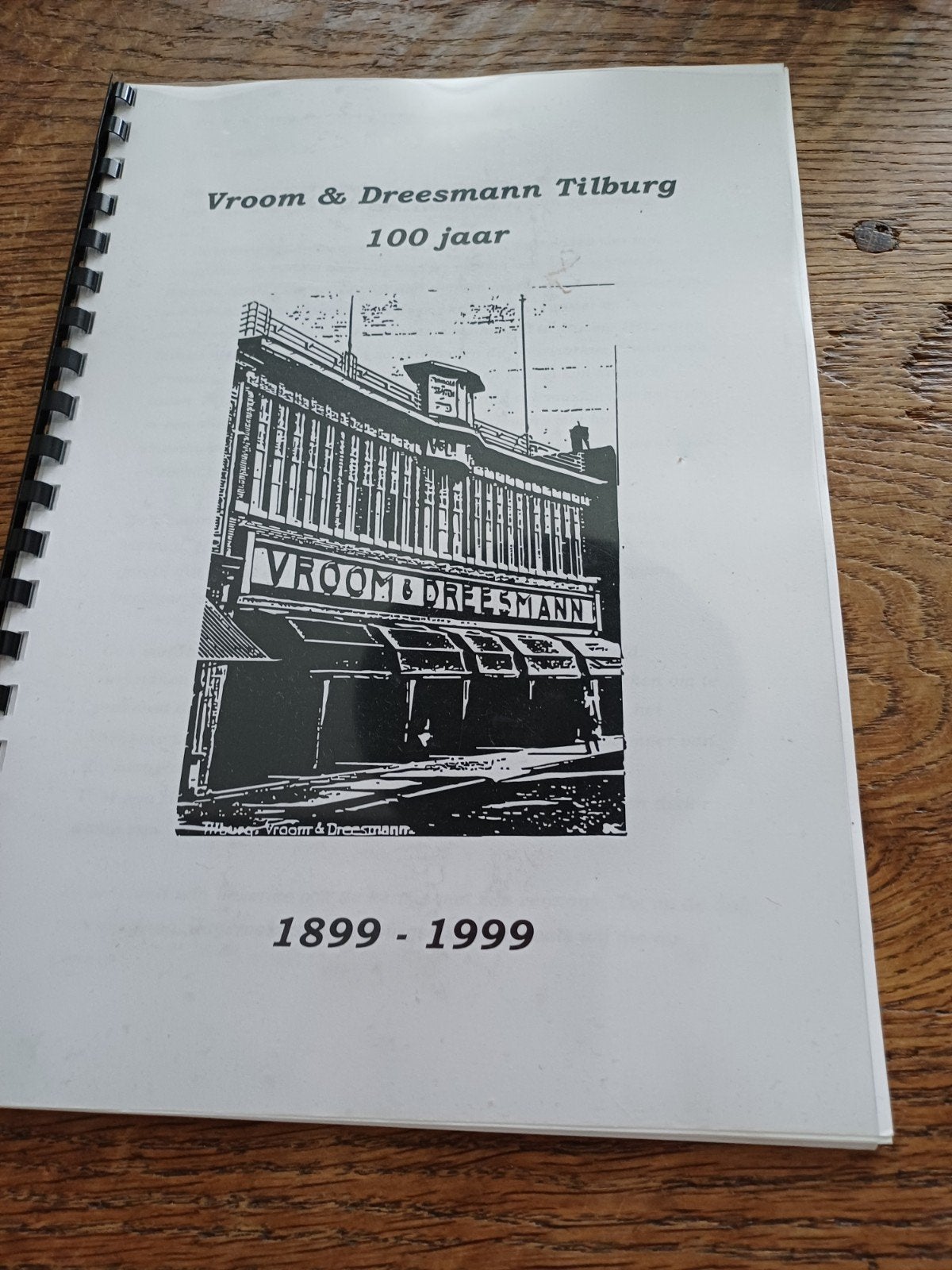 Document Vroom & Dreesmann Tilburg  100 jaar, Ophalen of Verzenden, Zo goed als nieuw