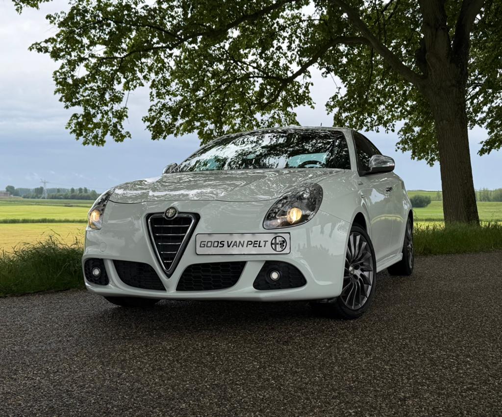Alfa Romeo Giulietta Sportiva Automaat (2013), Auto's, Alfa Romeo, 1280 kg, Zwart, 4 cilinders, Wit