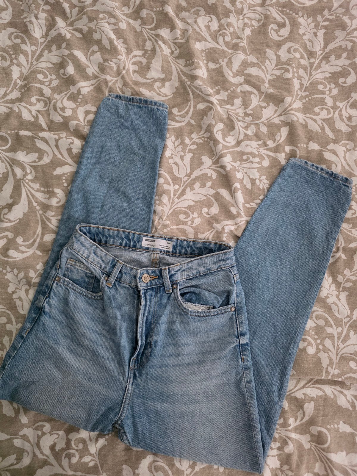 Bershka mom fit, Bershka, W27 (confectie 34) of kleiner, Gedragen, Verzenden