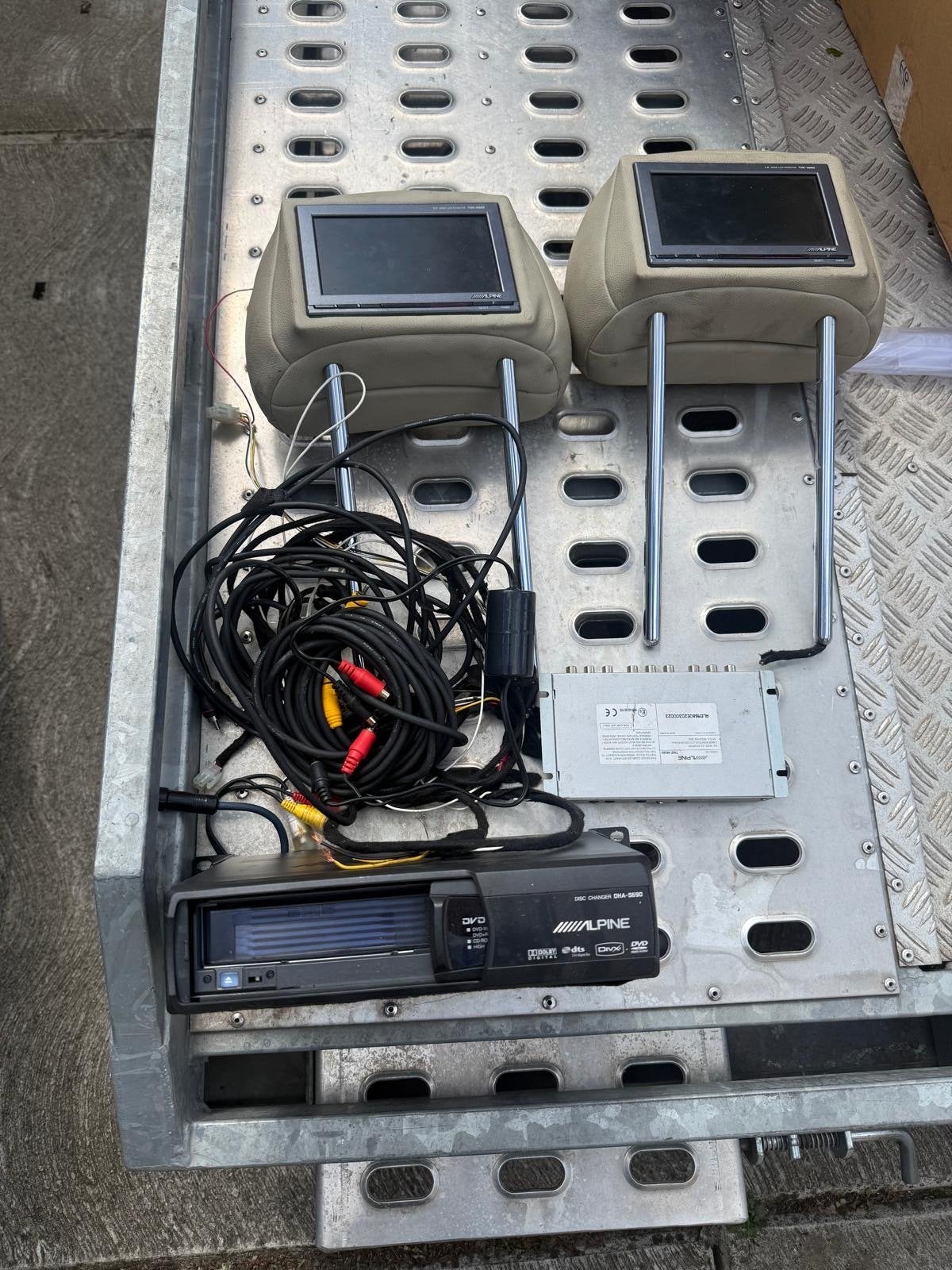 Alpine TME-M680 Hoofdsteun Monitoren met DVD-wisselaar, Auto diversen, Ophalen, Gebruikt