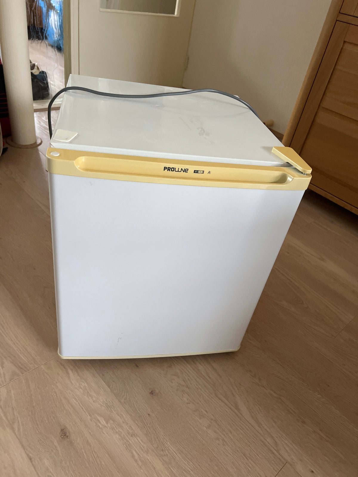 Compacte Proline BFZ 34 vriezer -voor kleine ruimtes, Witgoed en Apparatuur, Koelkasten en IJskasten, Ophalen, Gebruikt, Met aparte vriezer