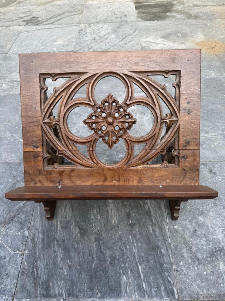 Antieke houten lessenaar met gotisch snijwerk, boekenhouder., Ophalen of Verzenden