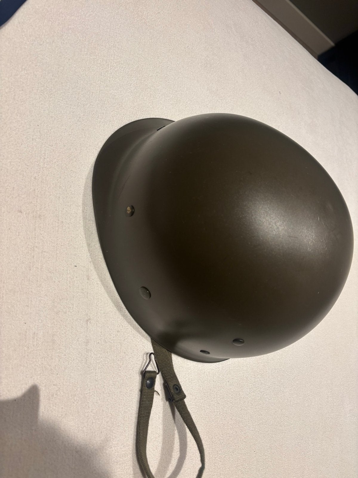 Militaire helm - Vintage Leger Hoofddeksel, Verzamelen, Ophalen of Verzenden, Overige soorten, Overige gebieden, Helm of Baret