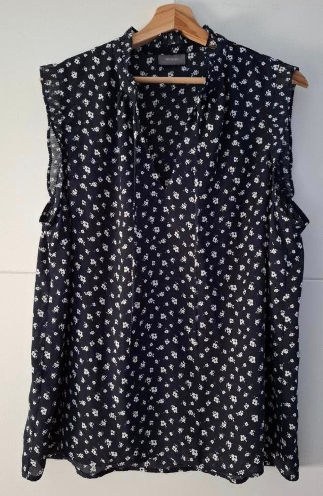 Blousetop in donkerblauw met wit bloempatroon  Yessica mt 42, Kleding | Dames, Tops, Blauw, Yessica, Maat 42/44 (L), Ophalen of Verzenden