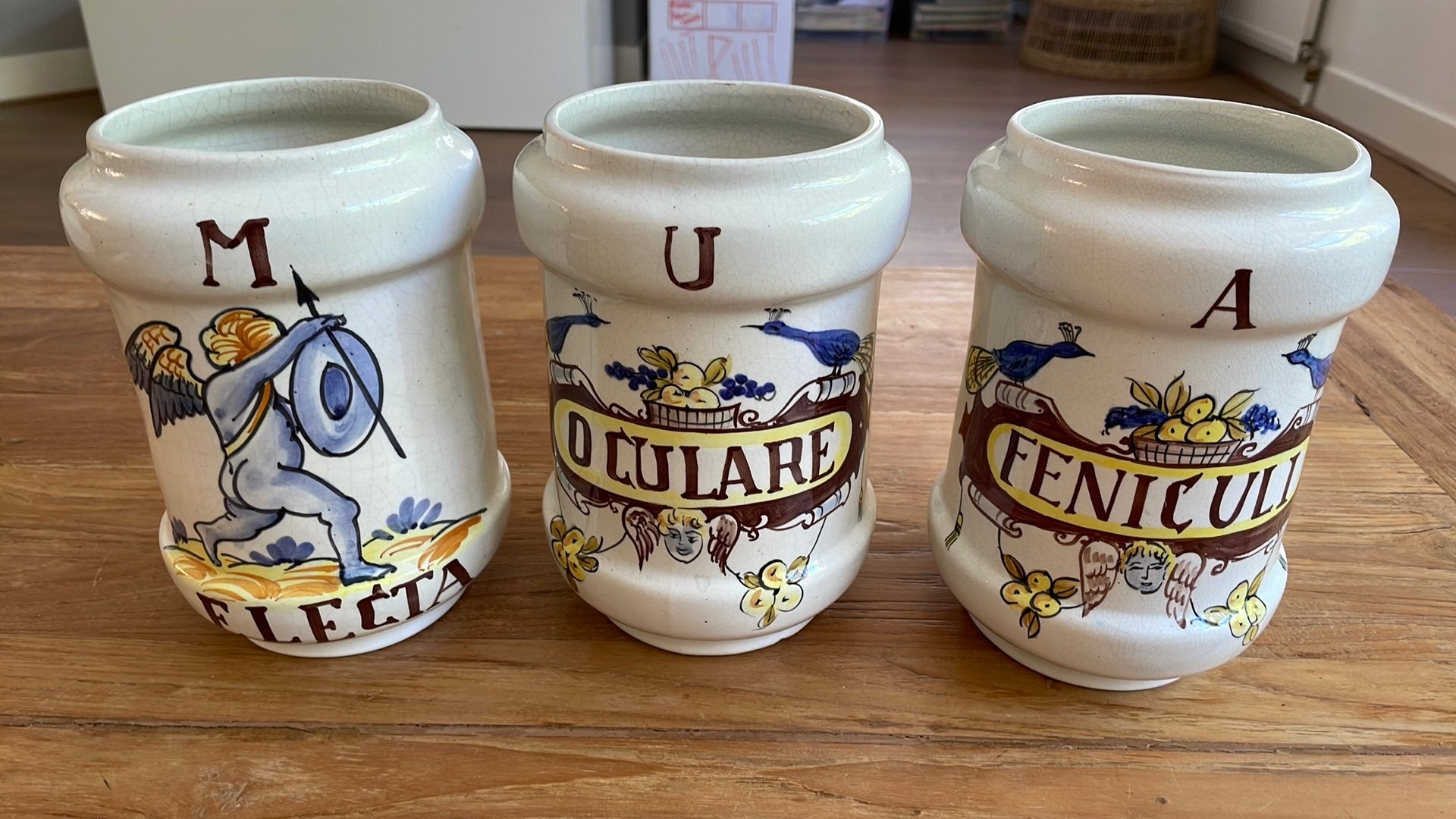 3 oude apothekers potten, Ophalen