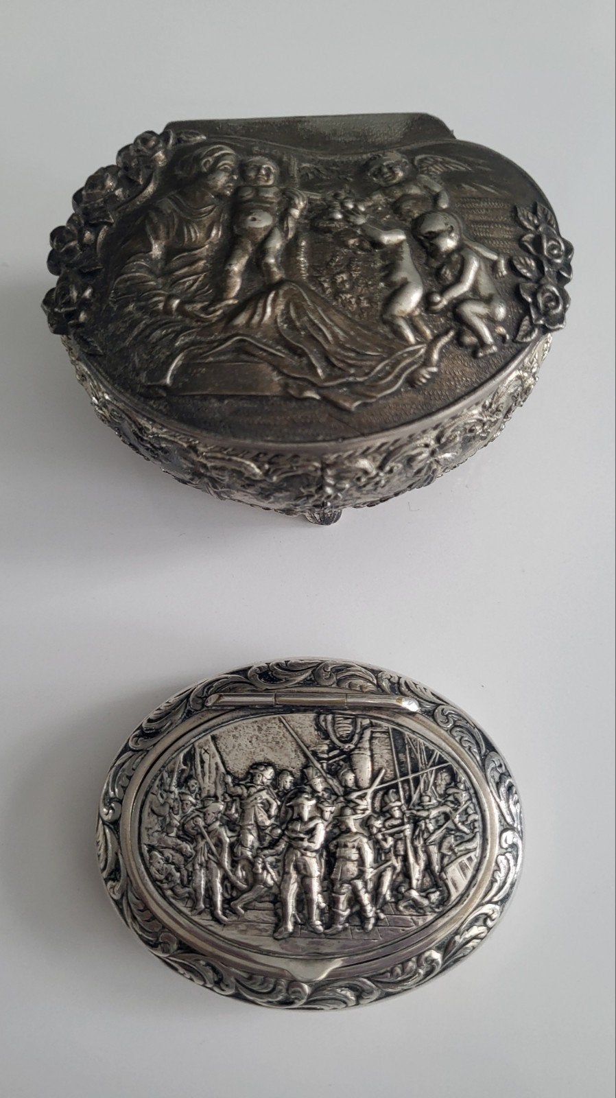 Te koop twee vintage pillendoosjes, Ophalen of Verzenden