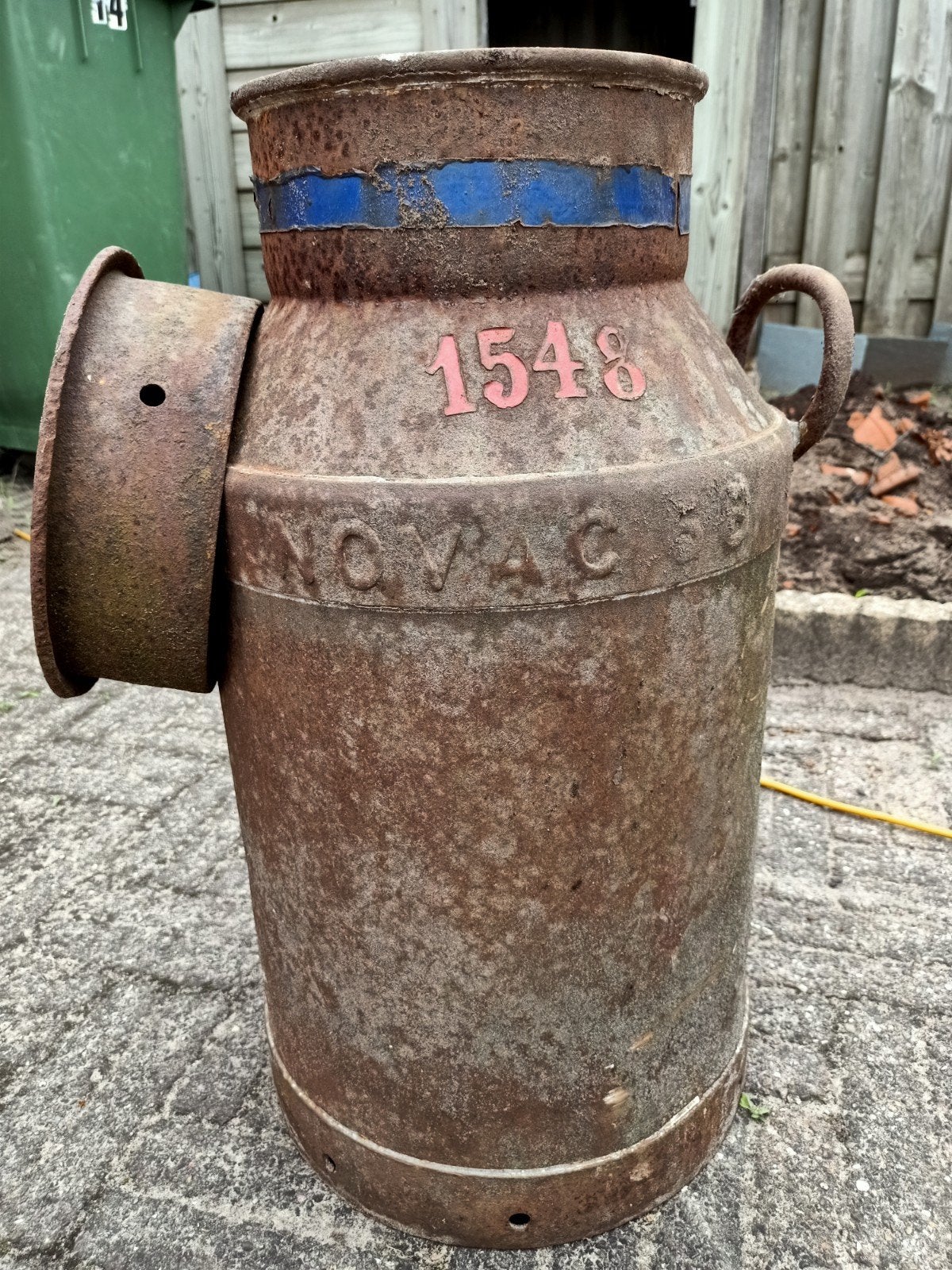 Vintage Melkbus, Ophalen