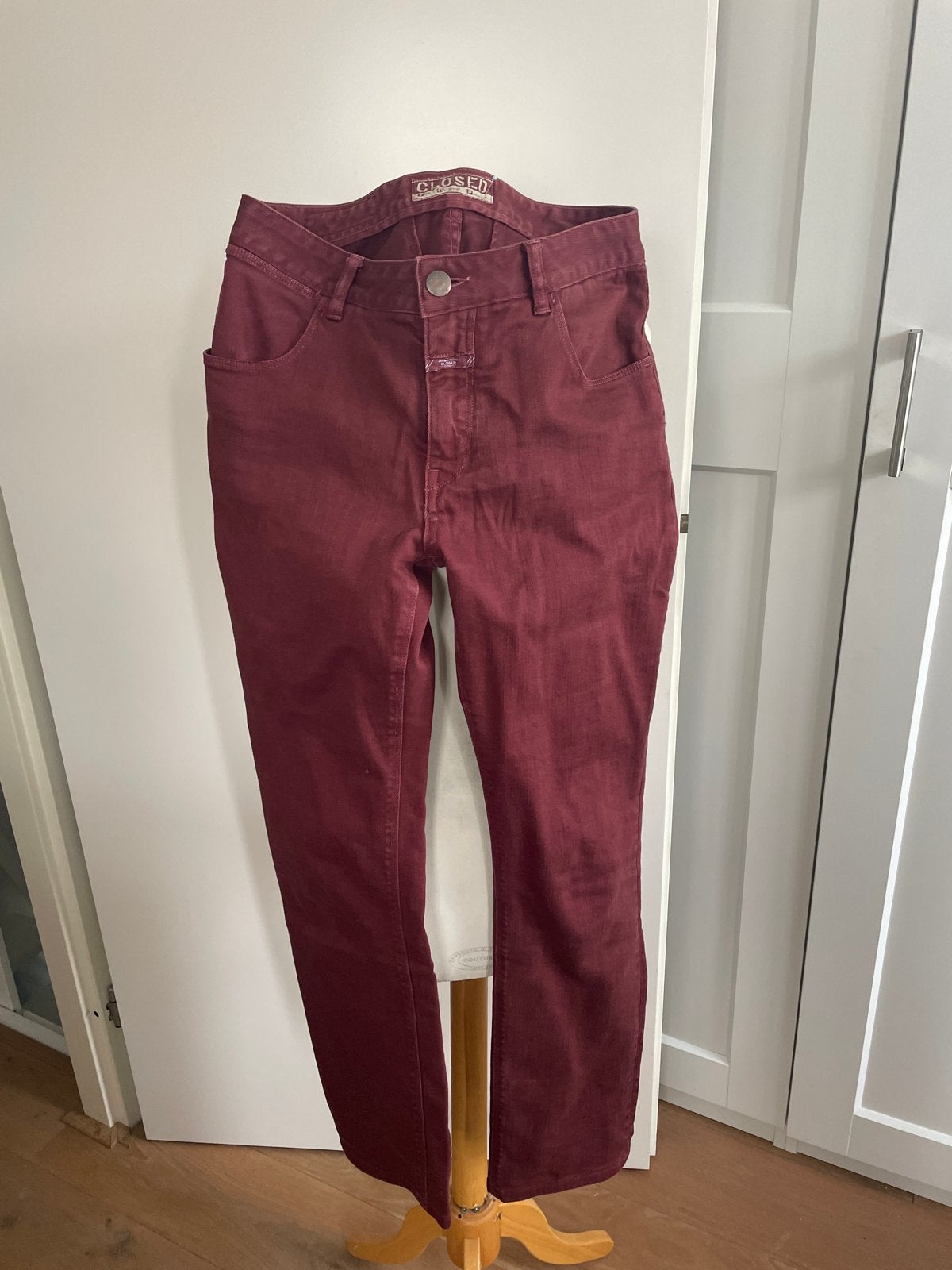 Closed Jeans - Bordeauxrood - Maat W28, Kleding | Dames, Ophalen of Verzenden, Zo goed als nieuw, Overige kleuren, W28 - W29 (confectie 36)