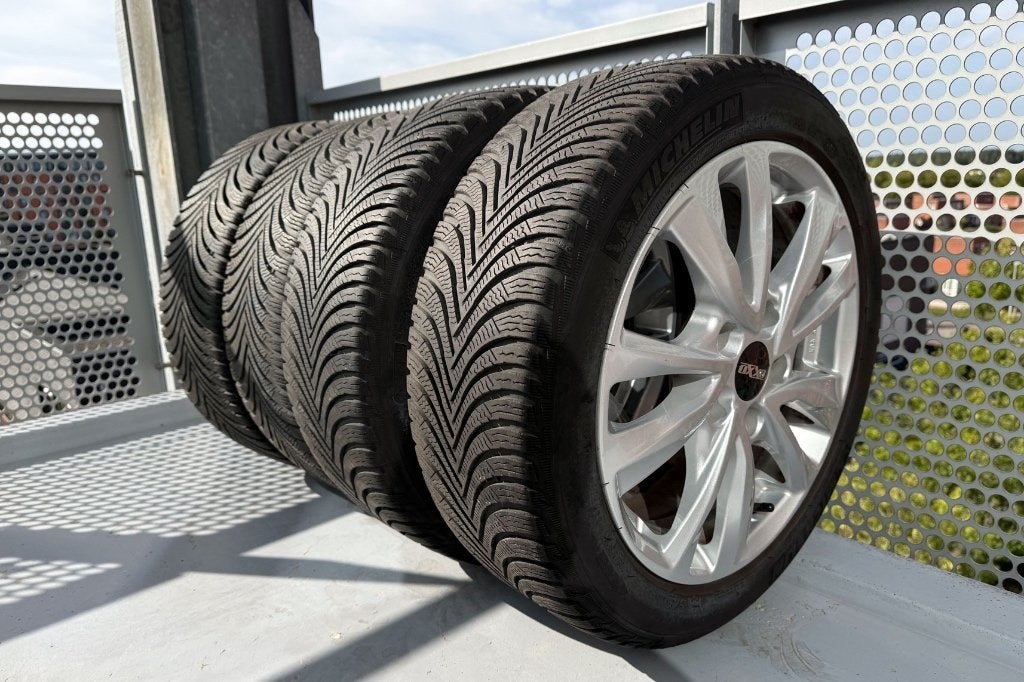 Set winterbanden met lichtmetalen velgen Suzuki Swift Sport, Auto-onderdelen, Ophalen, Gebruikt, 16 inch, Banden en Velgen