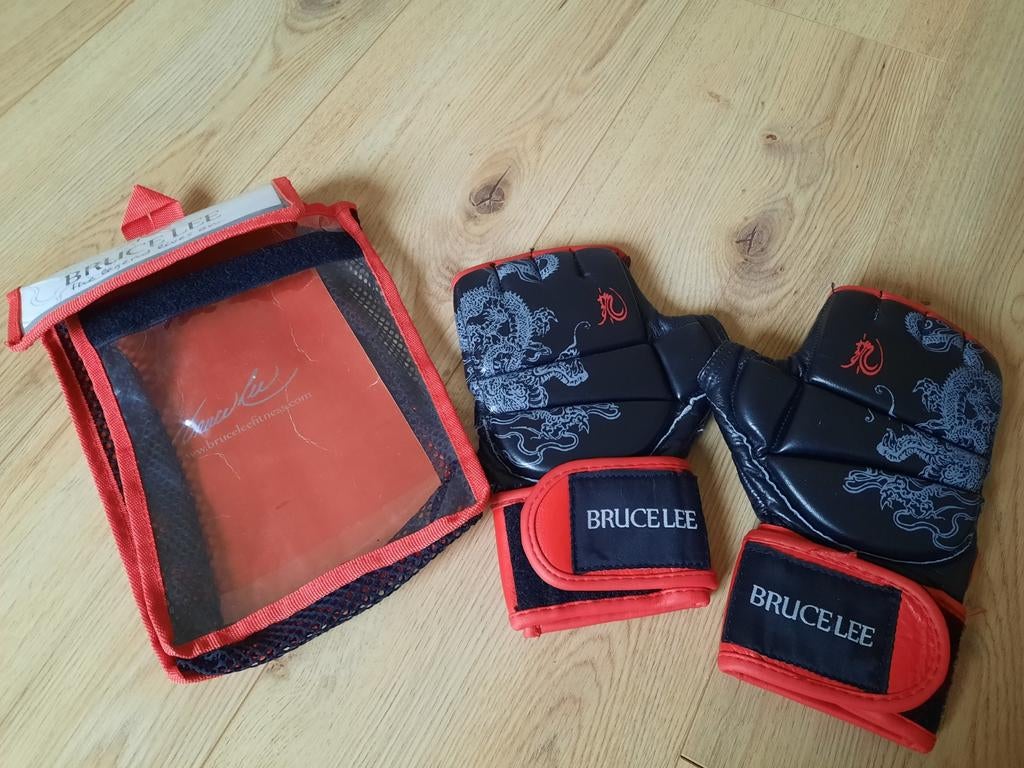 In nieuwstaat.
Bruce lee kickbocks handschoenen, Ophalen of Verzenden, Zo goed als nieuw, Bokshandschoenen