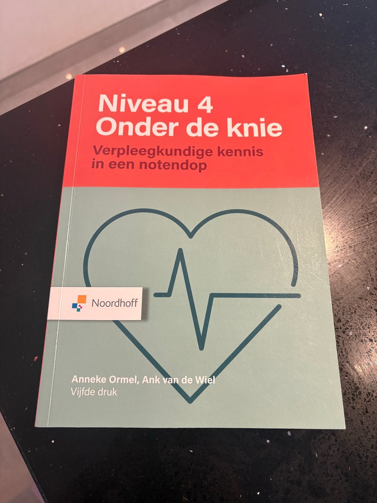 Niveau 4 Onder de knie - Verpleegkundige kennis 5de druk, Boeken, Ophalen of Verzenden, Gamma, Zo goed als nieuw, MBO