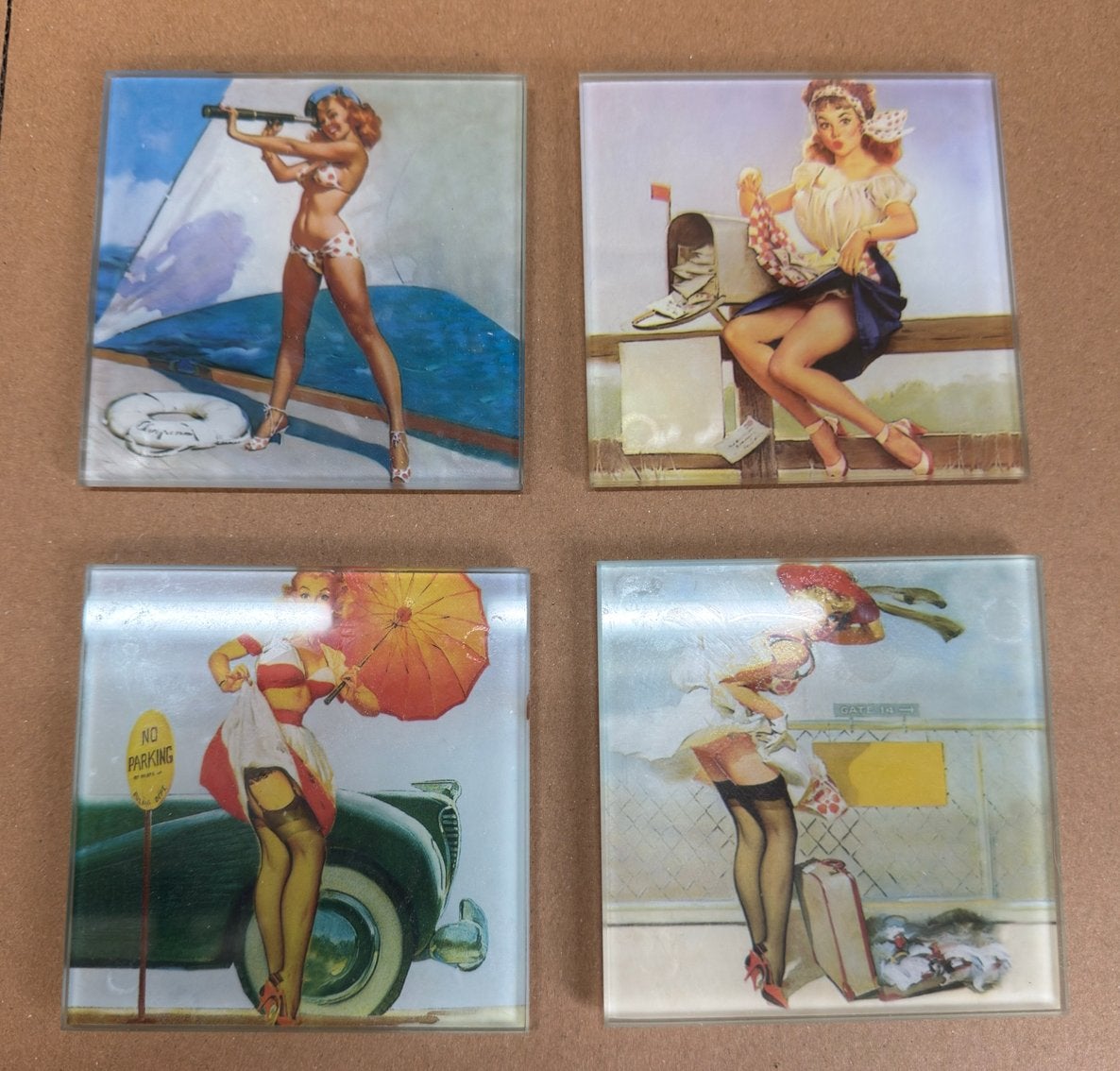Onderzetters vintage “pin-up” glas, Antiek en Kunst, Ophalen of Verzenden